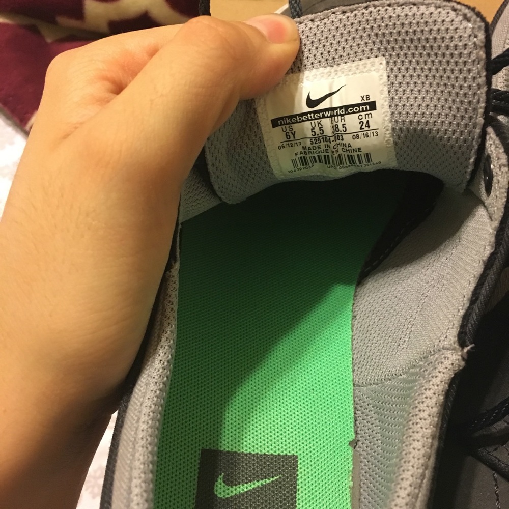 Nikes - Picture 3 of 4